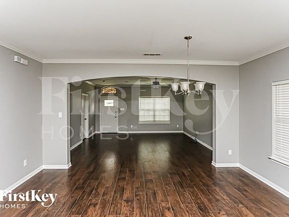 2nd image of 430 Crest Hill Dr