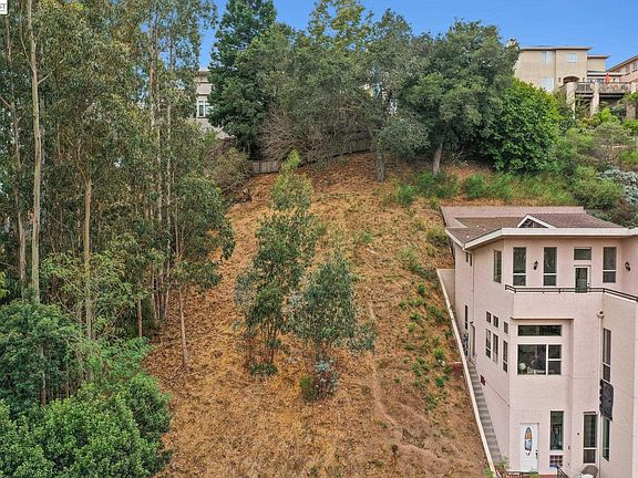 2nd image of 209 Sheridan Rd