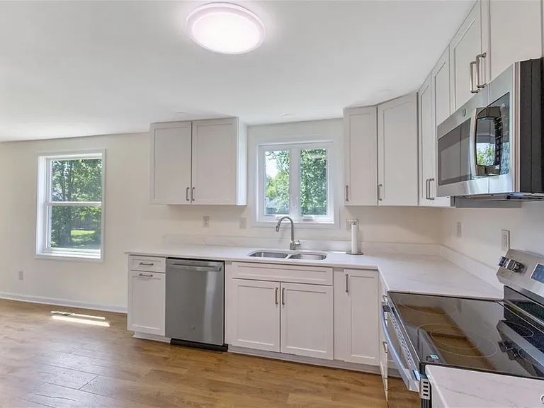 8256 Elaine Cir — Photo 5