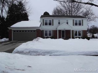 929 Hemlock Dr, Rochester, MI 48307