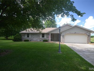9037 Range Dr, New Athens, IL, 62264