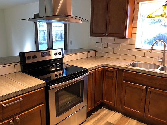 5th image of 761 Rockport Ct