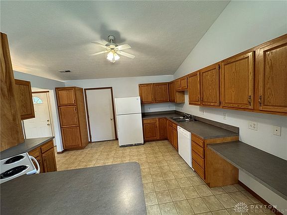 4th image of 107 Burgundy Dr