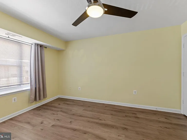 6901 Victoria Dr #I — Photo 22