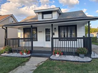 28042 Maple St, Roseville, MI 48066