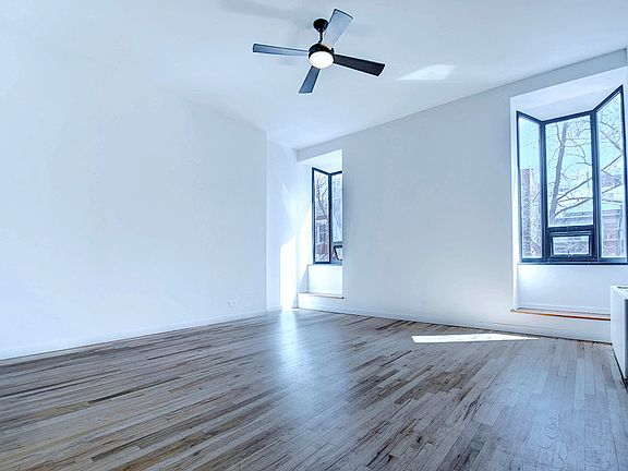 2nd image of 123 Bank St APT 330