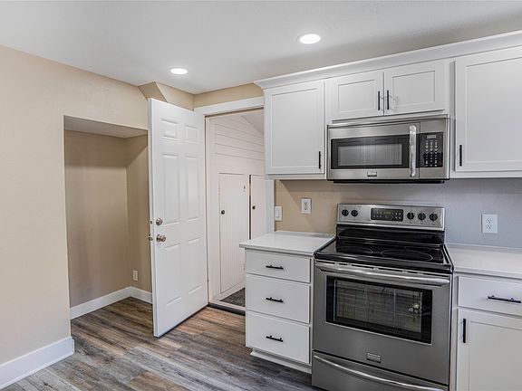 3rd image of 217 N 6th St