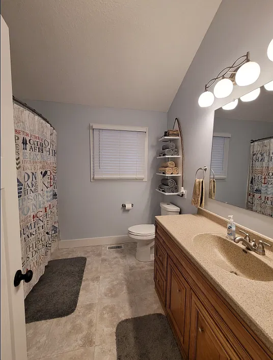 3 bed, 1356 sqft, $1,800 — Photo 2