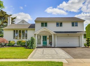 63 Fox Pl, Hicksville, NY 11801