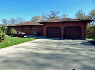 1118 Lake View Dr, Devils Lake, ND 58301