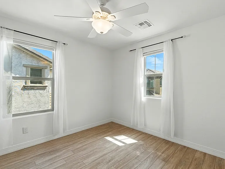 4644 E Beck Ln — Photo 34