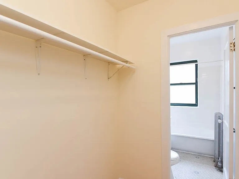 2334.5 N Spaulding Ave #B4 — Photo 17
