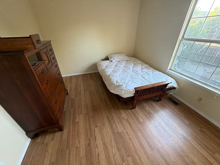 1920 Giltshire Dr — Photo 16