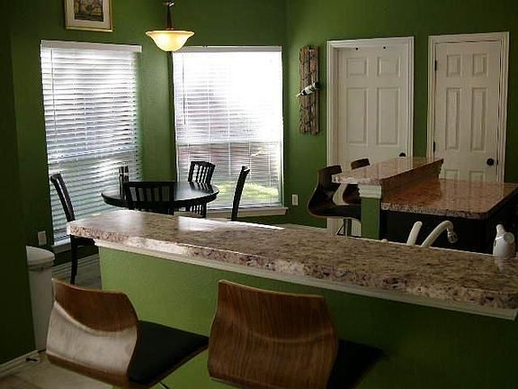 4th image of 524 Briaroaks Dr