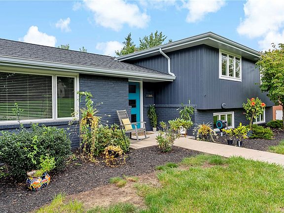 2nd image of 2640 Thorntree Dr