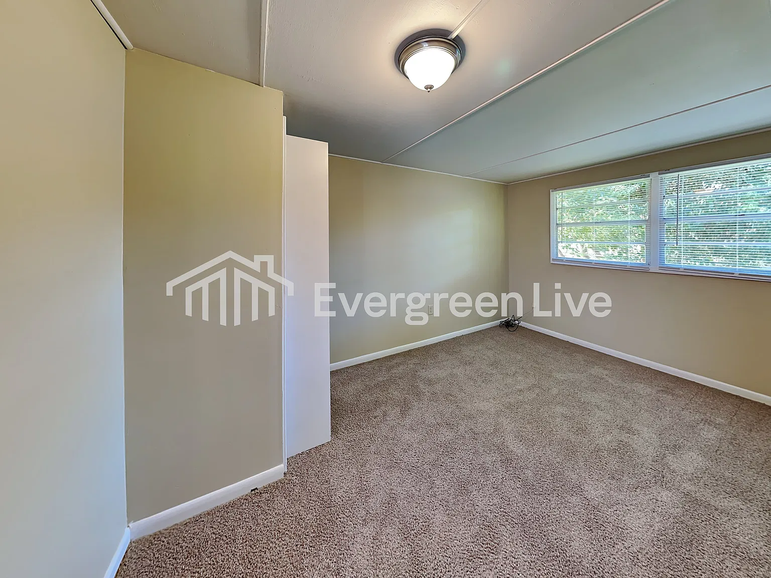 4 bed, 2.0 bath, 1462 sqft, $1,545 — Photo 3