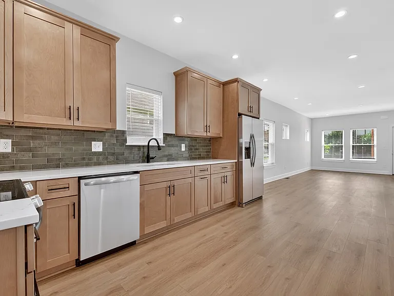 2437 Guilford Ave — Photo 5