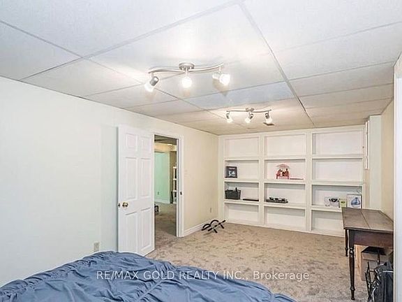 3rd image of 5 Havenwood Ct