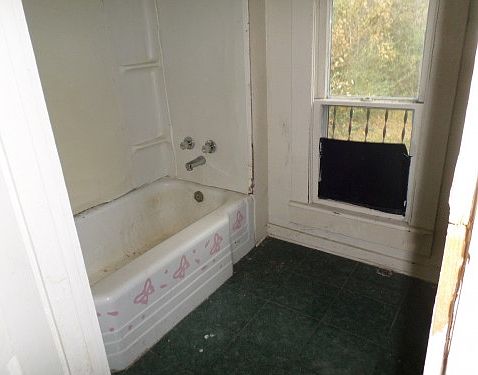 5th image of 163 S Rosewood