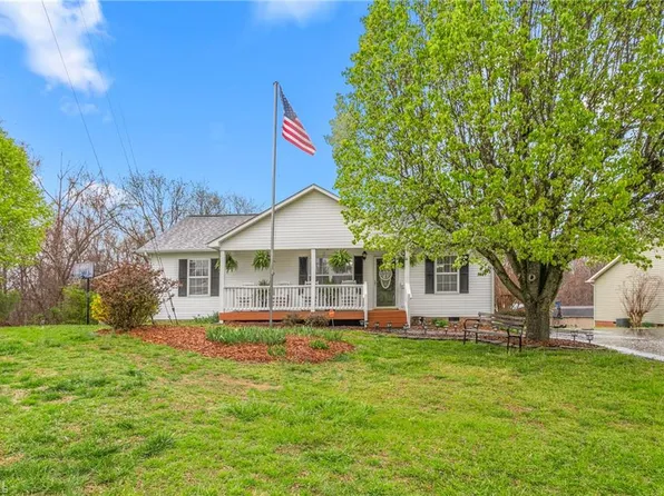 1027 Ball Park Rd, Thomasville, NC 27360