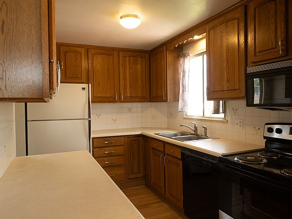 4th image of 2651 S Logan St