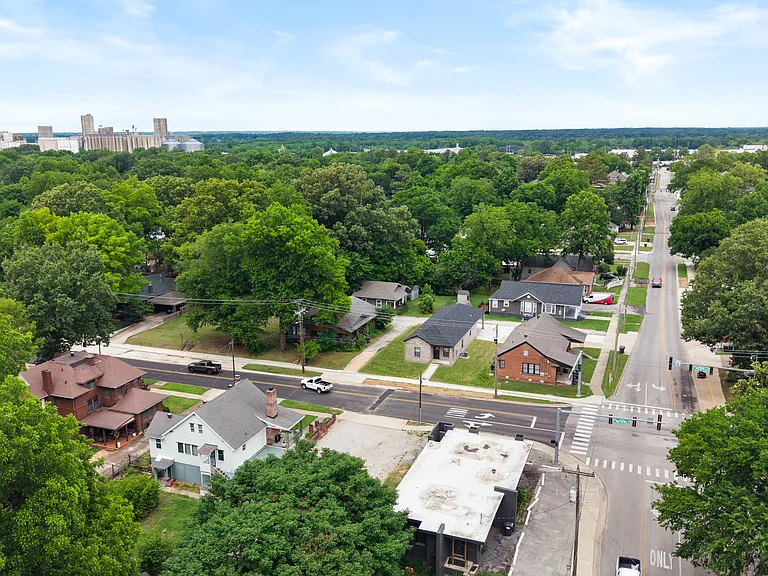 606 W Matthews Ave — Photo 12