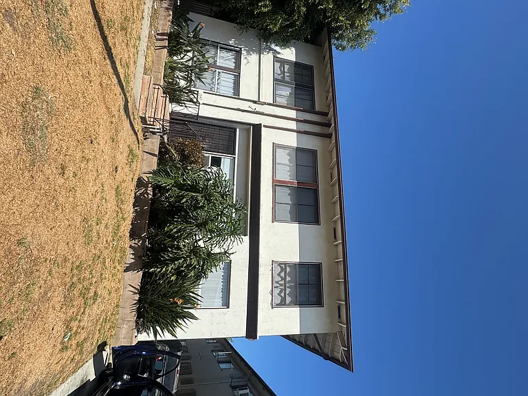 1947 S Shenandoah St #5 — Photo 1