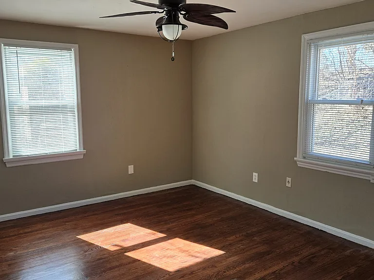 915 Westglen Dr — Photo 13