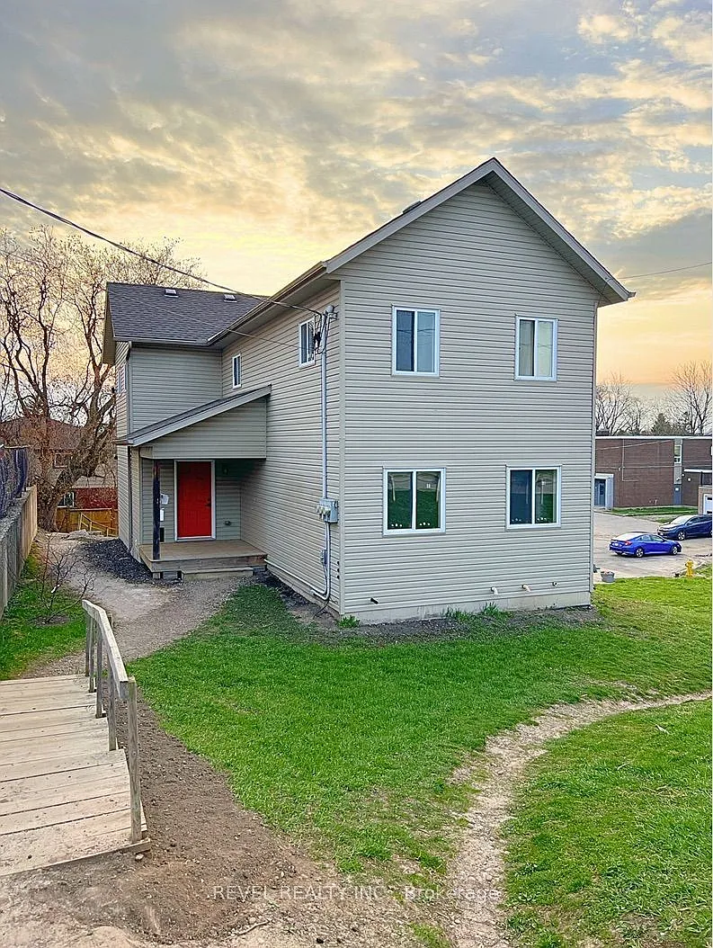 3 bed, $2,000 — Photo 1
