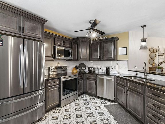 5th image of 305 Wimbledon Drive #2 BLDG 61