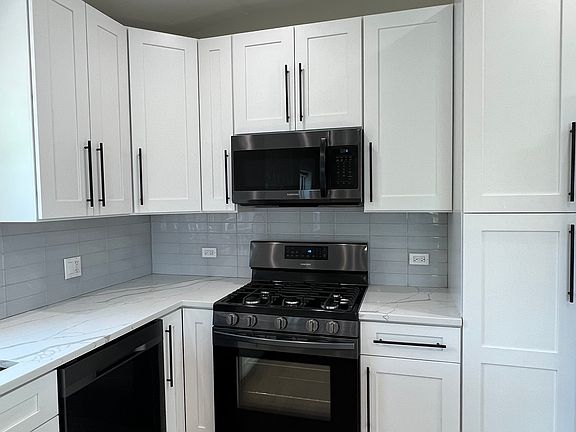 5th image of 5907 W Waveland Ave #2