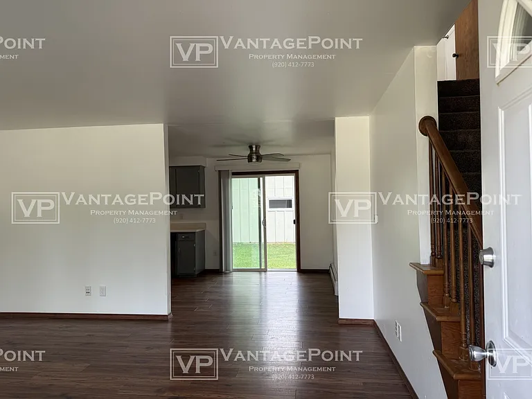 1711 Edgehill Dr — Photo 2