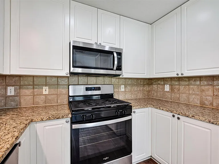 77 Woodlily Pl — Photo 13