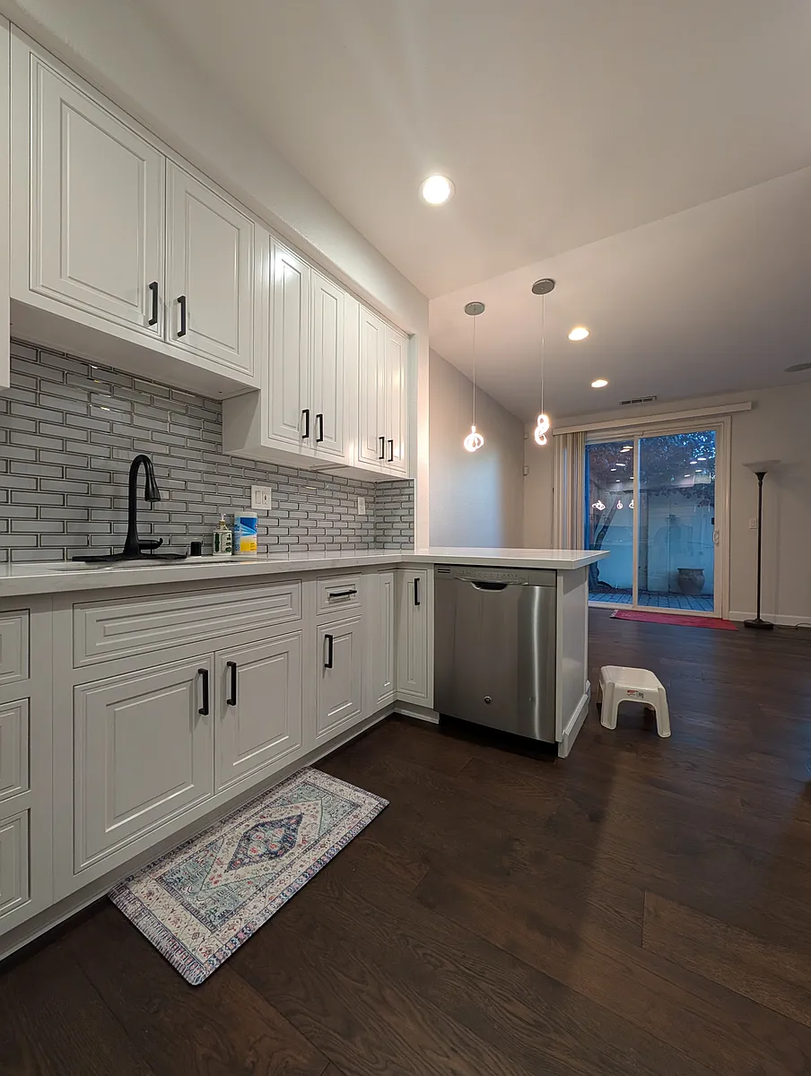 Newly remodeled quartz counter top - 6248 Sussex Dr