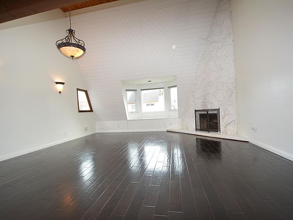5th image of 300 Melrose Dr