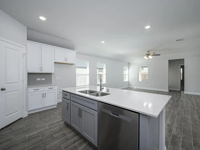 501 Amenduni Ln — Photo 5