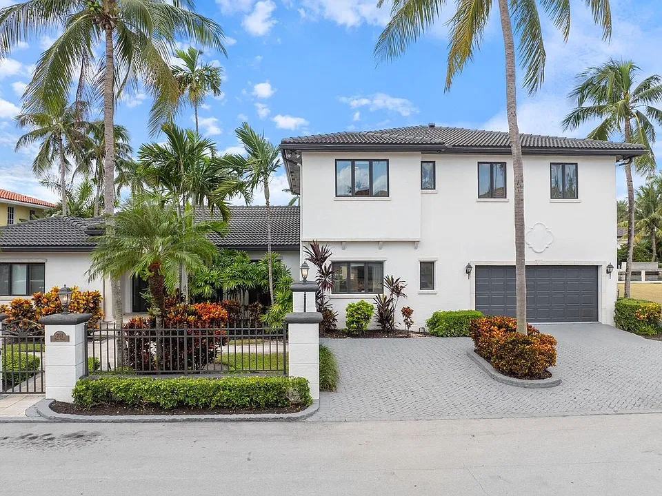 703 Royal Plaza Dr
