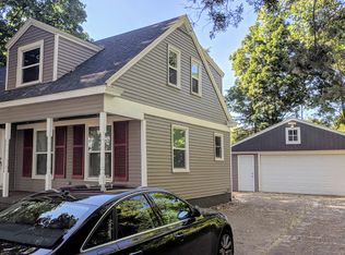 3965 Camelot Dr SE, Grand Rapids, MI
