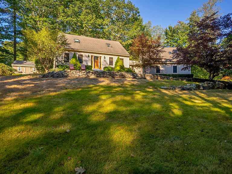 2 Cranberry Ln — Photo 2