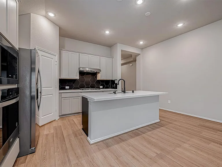 8539 International Falls Dr — Photo 14