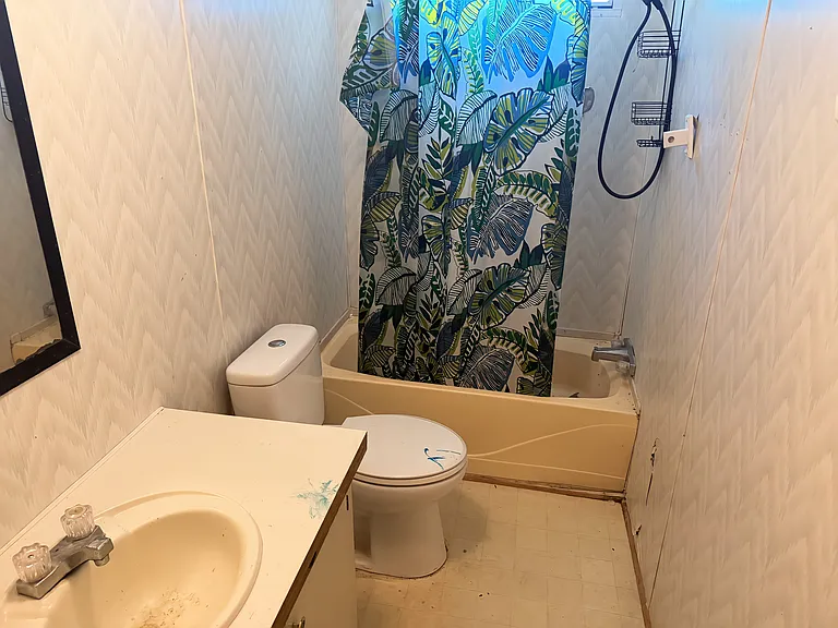 1537 Wilkes Ave — Photo 8
