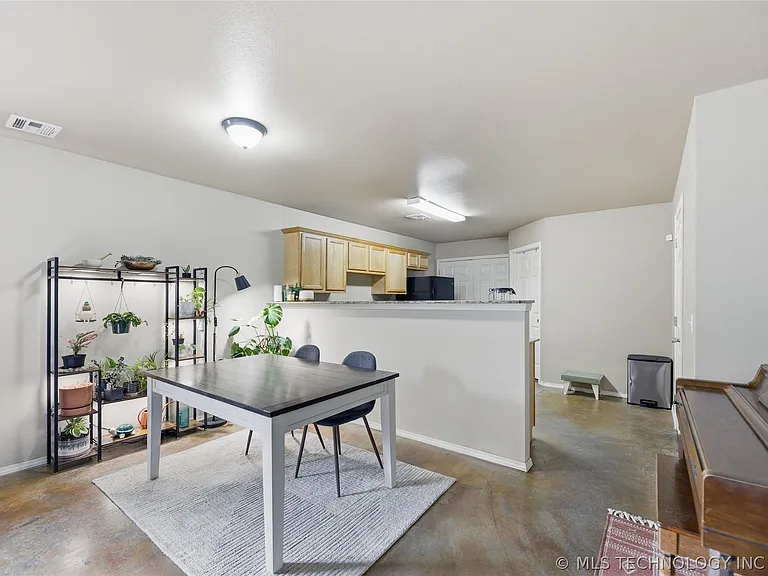 1407 W Haskell St — Photo 7