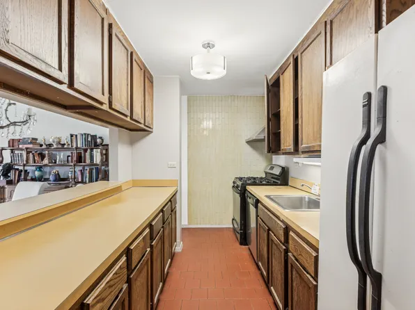 531 Main Street 1620 image 3 of 14