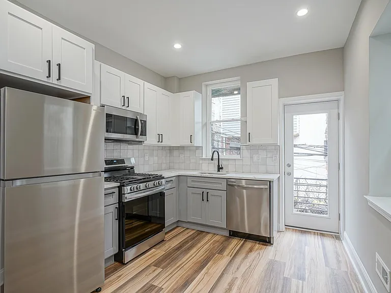 1539 S Wilton St — Photo 10