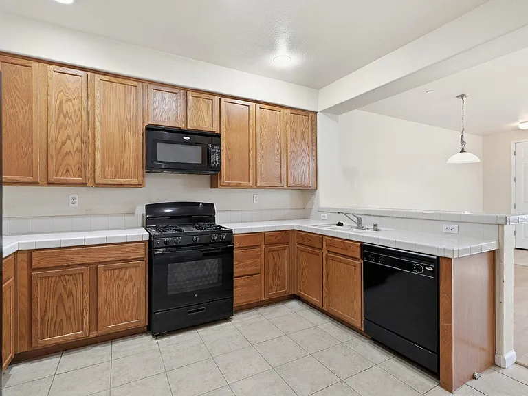 425 Regatta Ln #103-00 — Photo 6