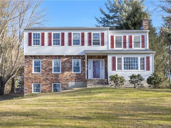 13 Ridge Road, Newtown, CT 06470