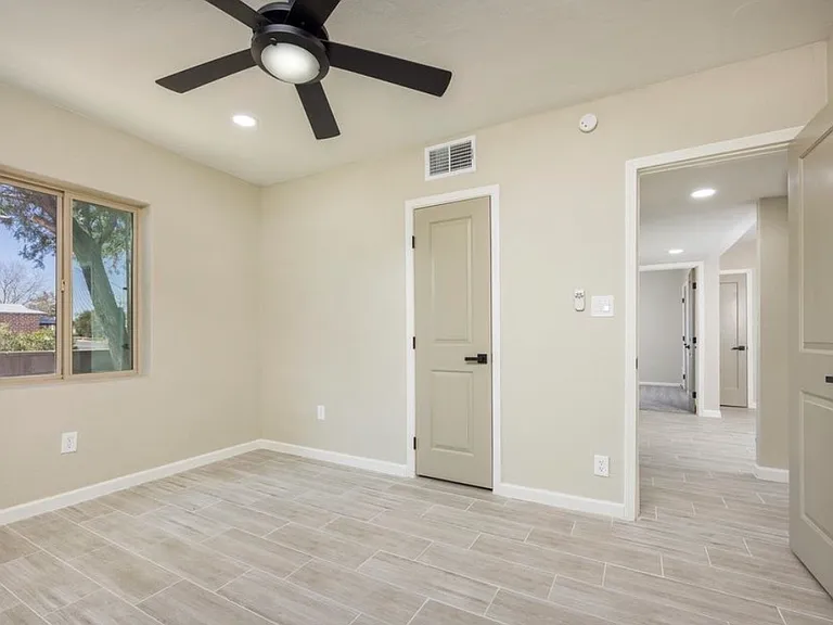 1700 E Grant Rd — Photo 8
