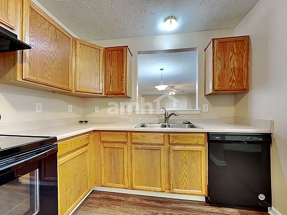 3rd image of 3416 Montgomery Dr