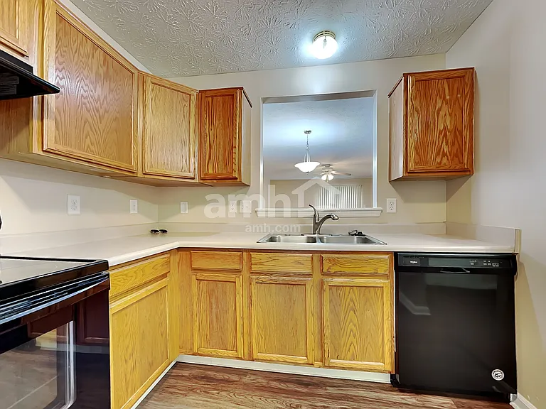 3416 Montgomery Dr — Photo 3
