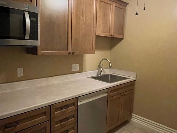 4th image of 628 S Rose St #1